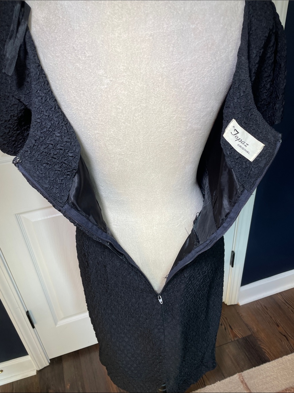 1950s Topaz Original Black Woven Ribbon Knit Cocktail Dress Satin Bow
Size 4/6 - Picture 7 of 15